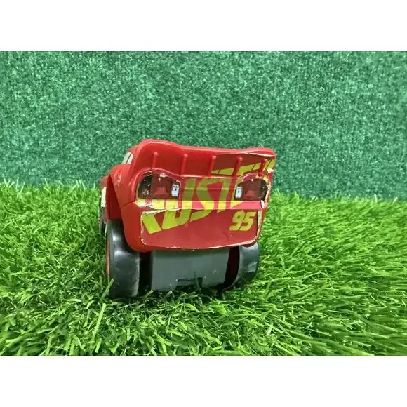 Disney Pixar Cars Lightning McQueen Red Rust-eze Toy Car Mattel 2018 China - Picture 3 of 7